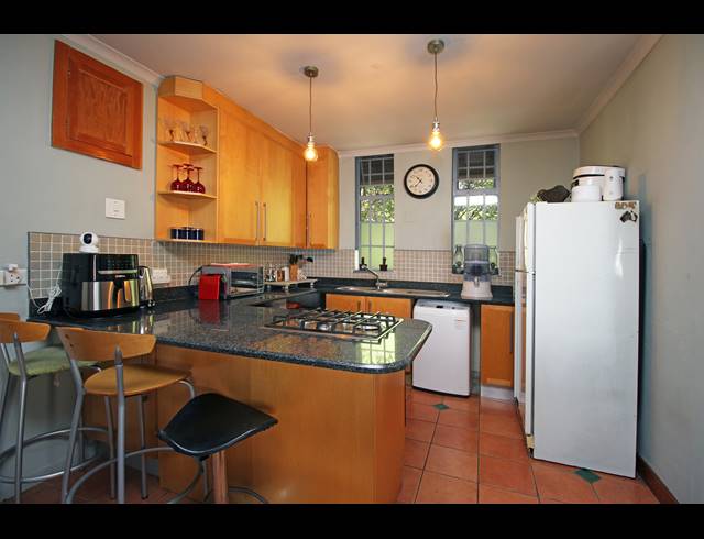 2 BEDROOM APARTMENT FOR SALE IN HOUGHTON ESTATE